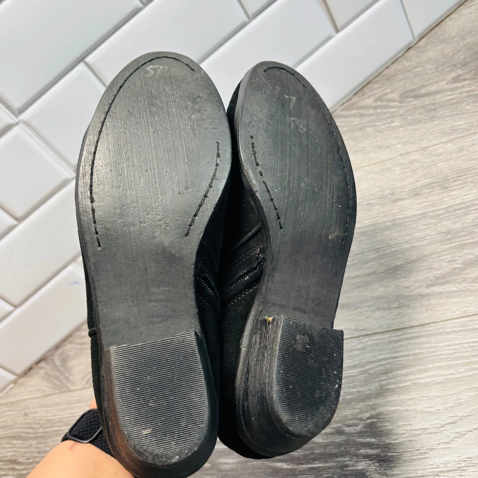 Softwalk Rocklin Black Suede Side Zip Ankle Boots Women's Size 7W - Image 11