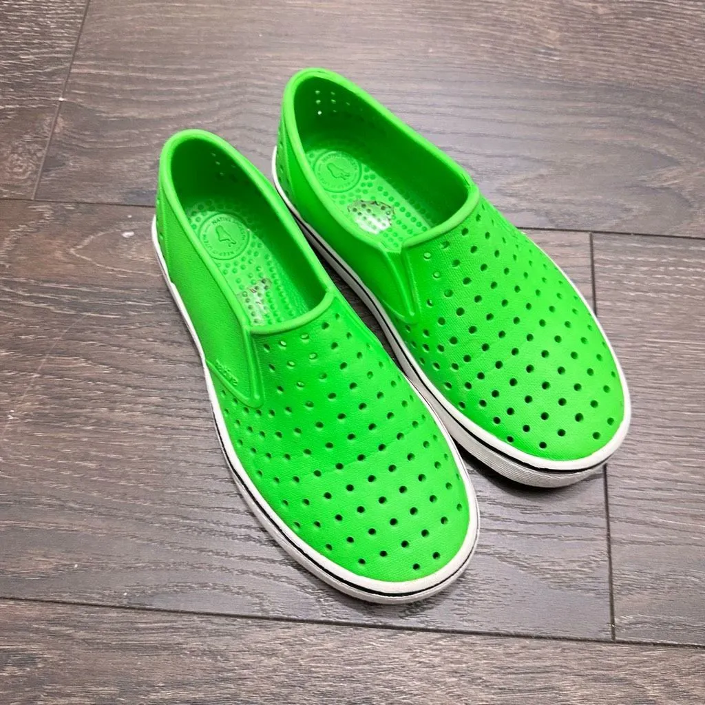 Native Juniors 3 Lime Green Shoes Size undefined - Image 4