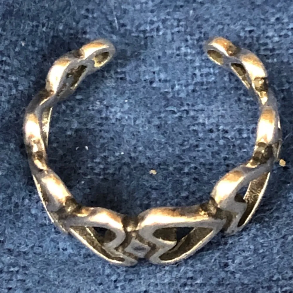 Retired Silpada 925 Silver Hearts Toe Ring - Image 2