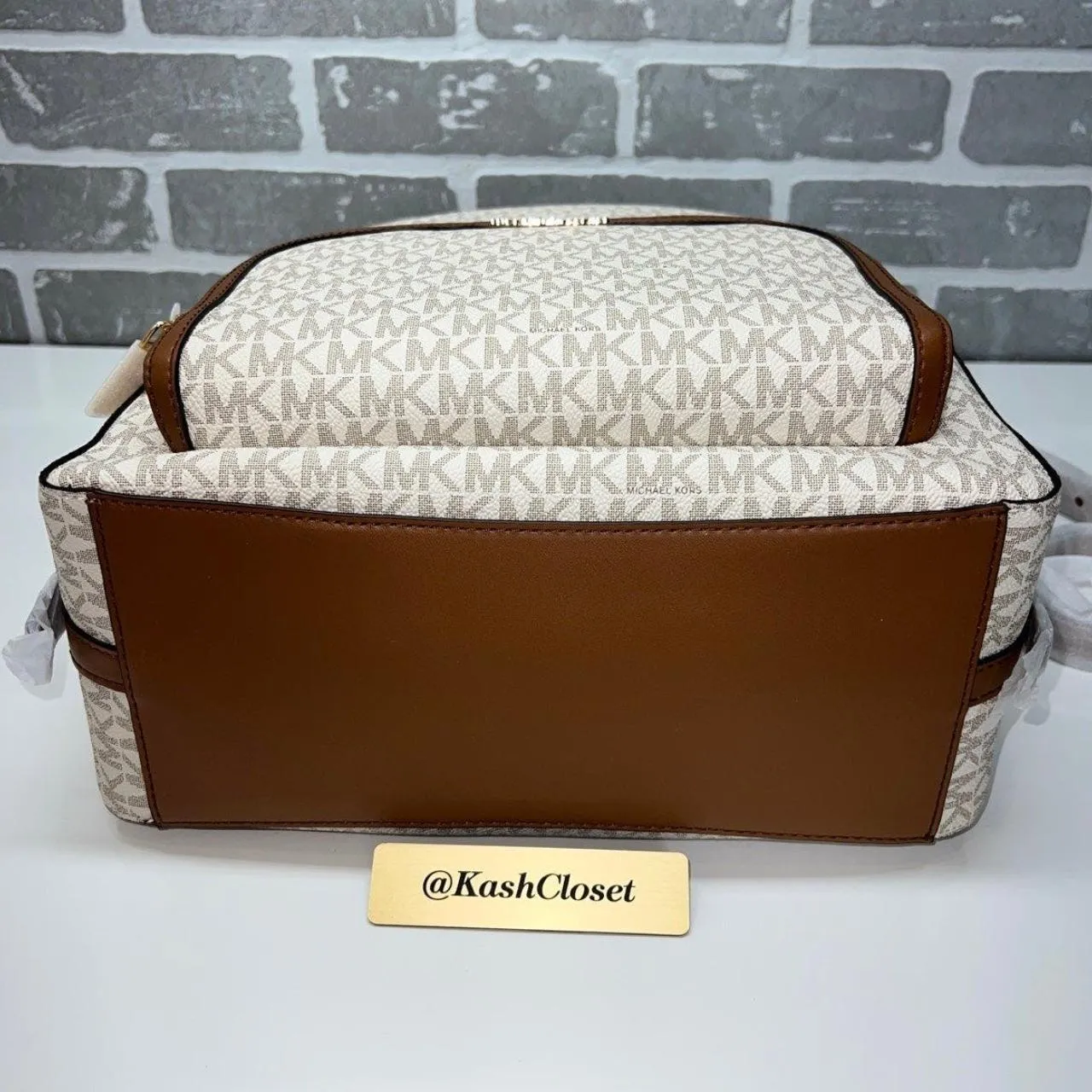 Michael Kors Vanilla Jaycee Large Pocketbook Backpack - Image 6