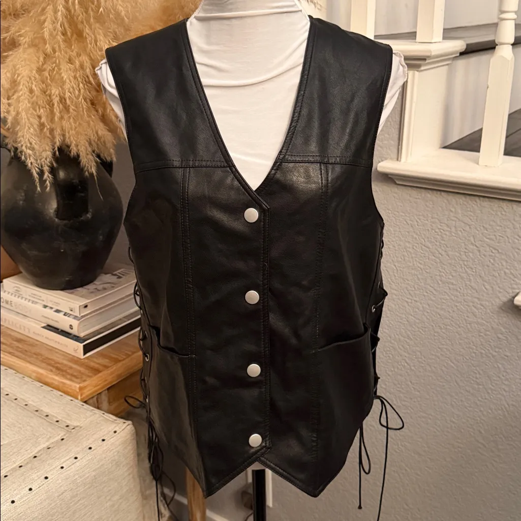 Edikted Vegan Black Leather Side Lace Up Biker Vest Size Medium - Image 4