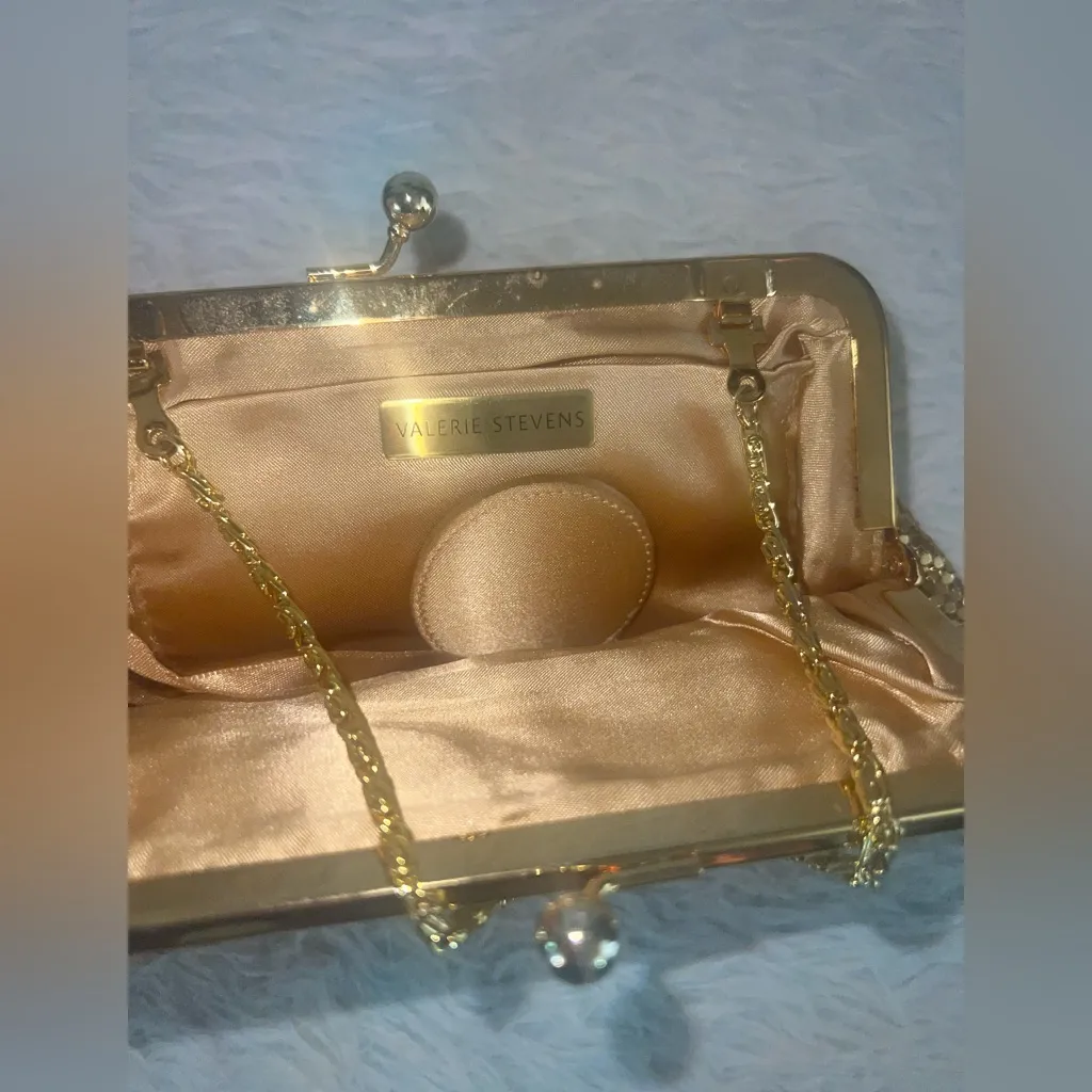 Valerie Stevens Metallic Gold Mesh Kiss lock purse/clutch - Image 4