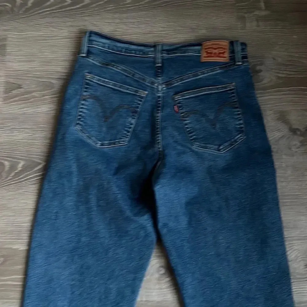 Levi's Ribcage Straight Ankle Jeans - Image 12