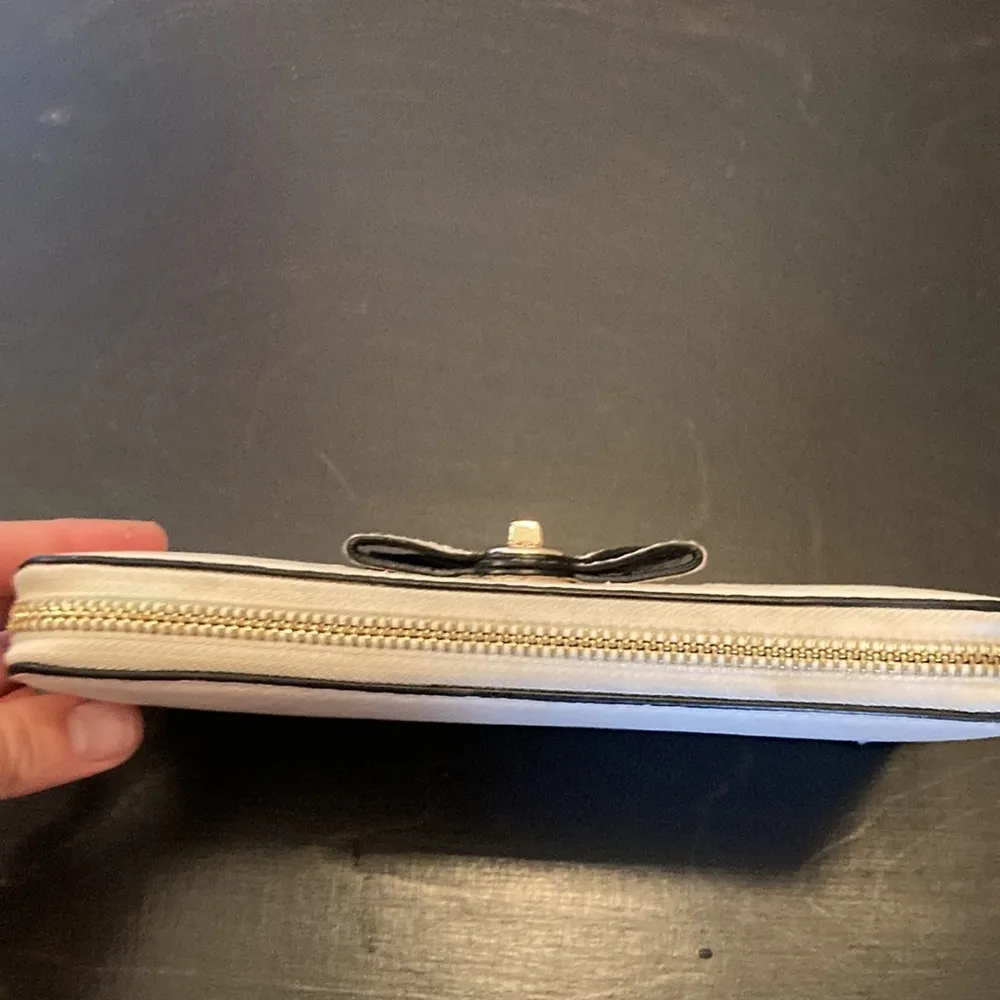 Vintage coach New York zippered check book wallet in cream leather GVC - Image 4