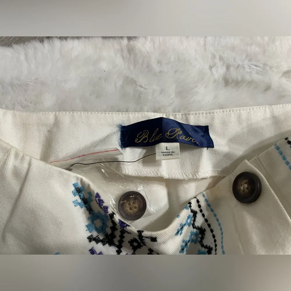 Francesca’s White and Blue Embroidered Skirt - Image 2