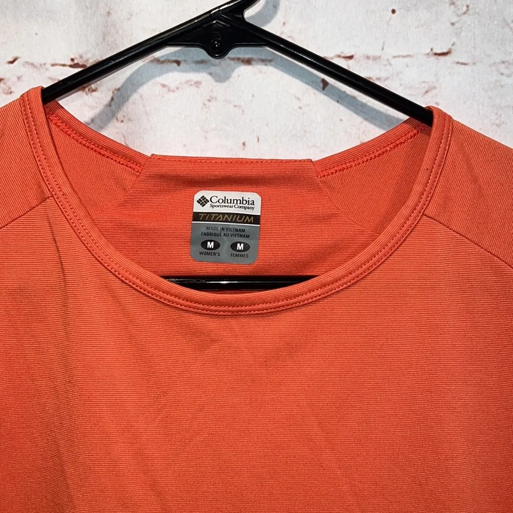 Columbia womens sportswear titanium Omni dry orange short sleeve top hiking Med - Image 2