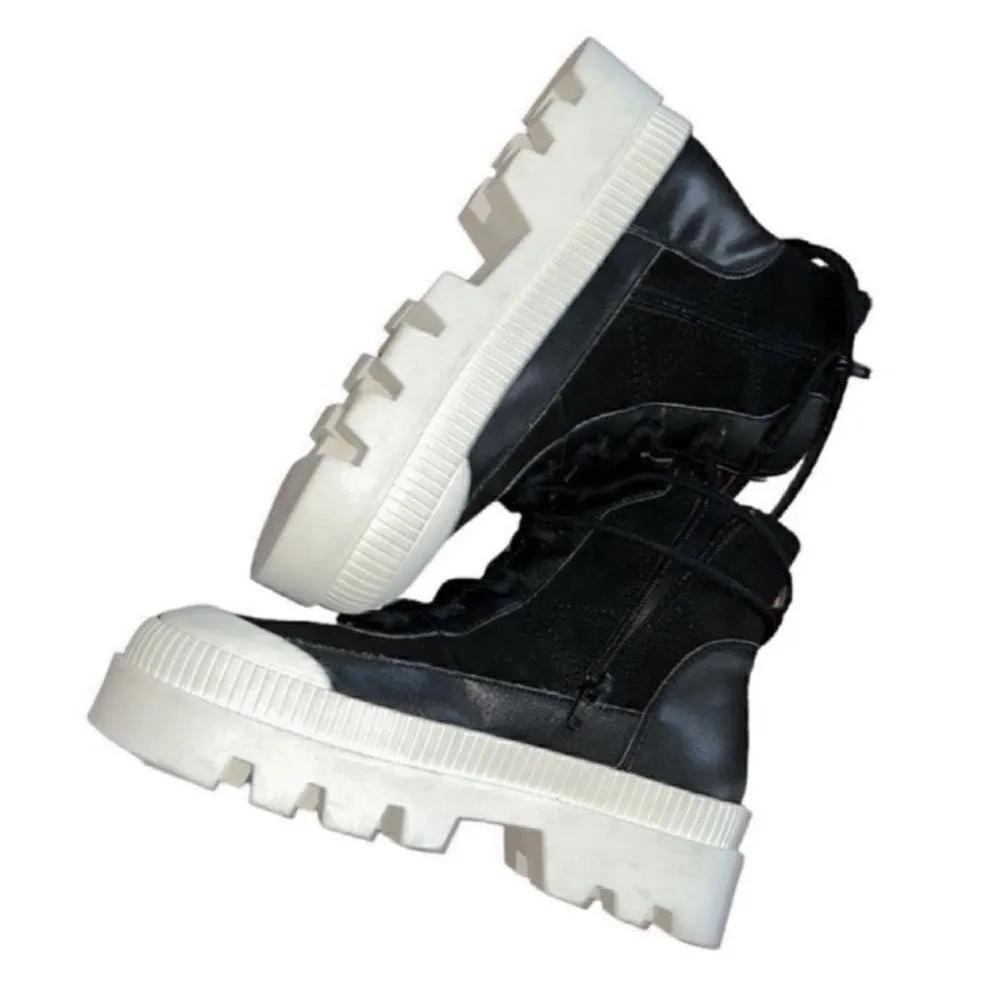 Gianni Bini Black Platform Leather Booties(Size 8M) - Image 7