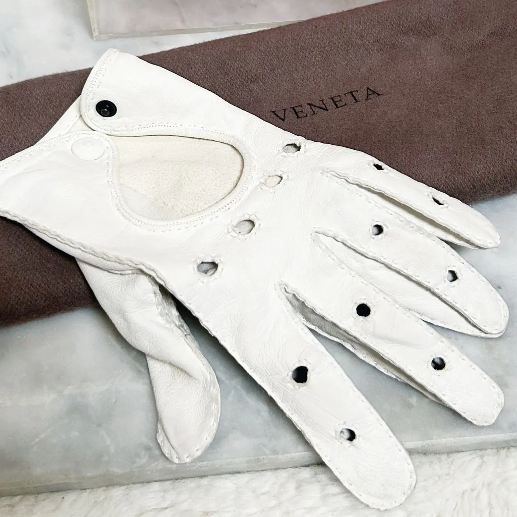 Authentic Bottega Veneta White Lambskin Leather Driving Gloves - Image 10