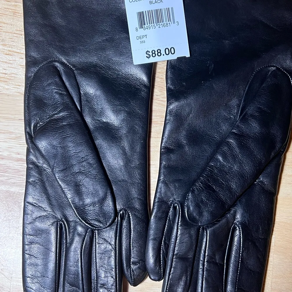 Bloomingdales Size 6 1/2 NEW  Black Leather Gloves with Cashmere Lining  $88 - Image 4