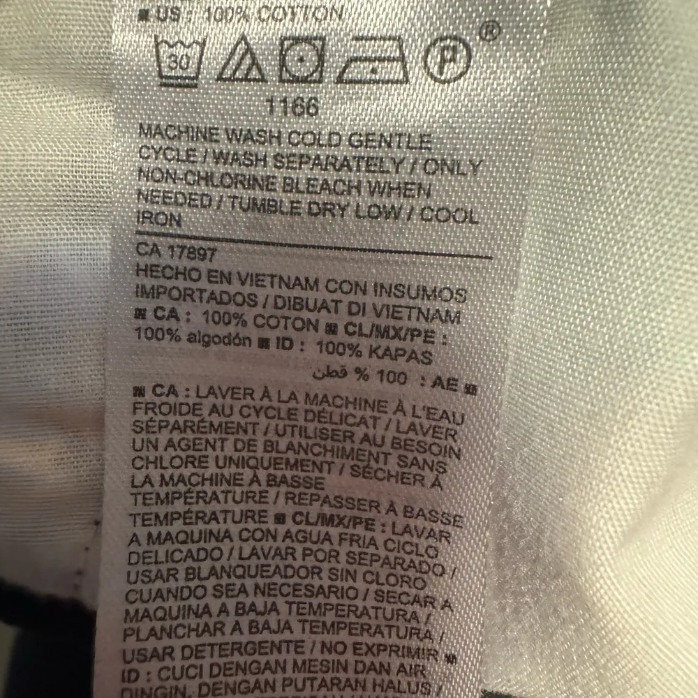 Old Navy Women's Black Floral Shorts - Image 3