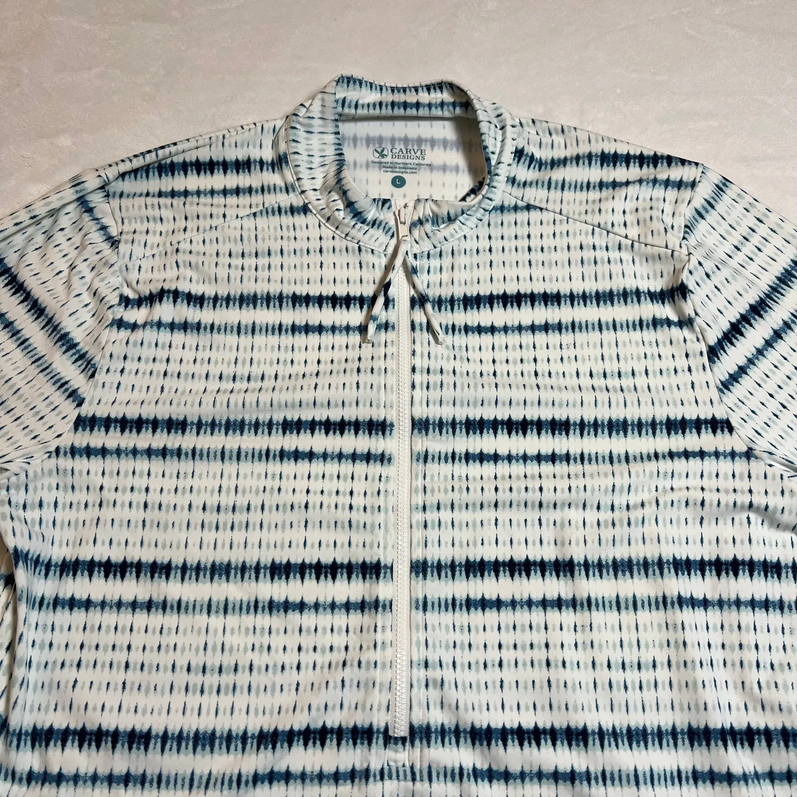 Carve Designs Tie Dye Cruz Rashguard Size L Swimwear Surfing Lightweight Stretch - Image 3