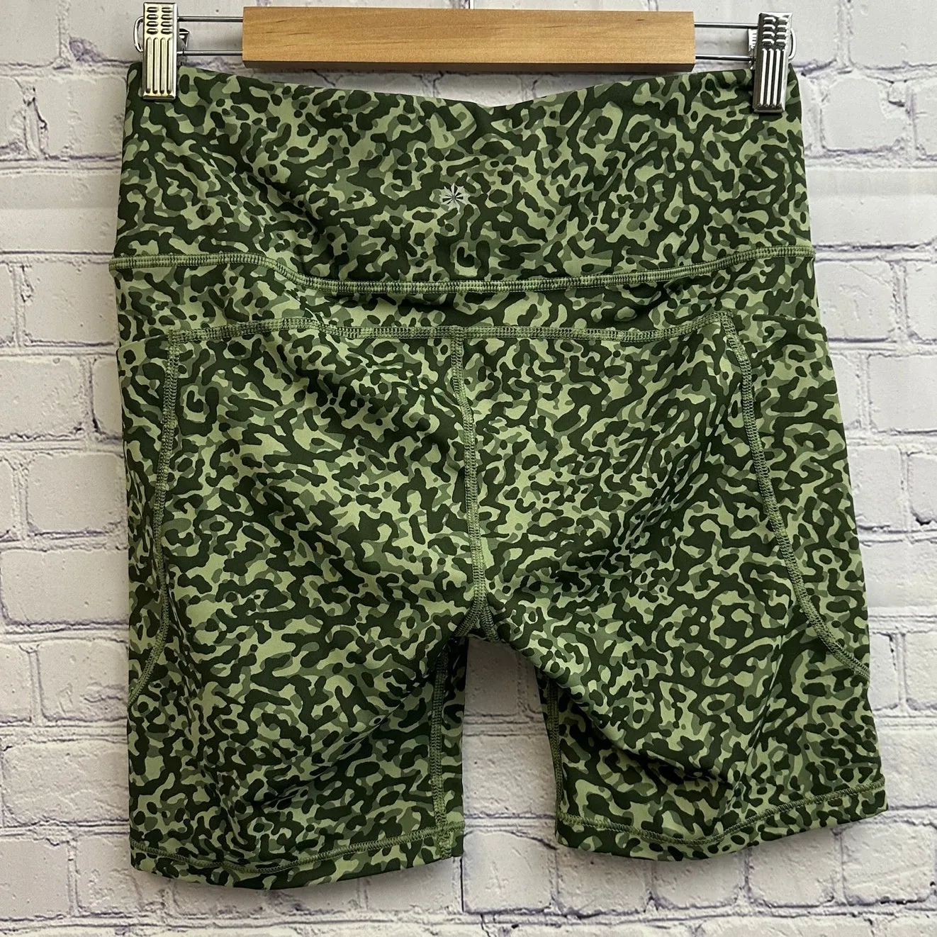 Athleta Ultimate Stash II 7" Biker Shorts Green Clouded Leopard Medium Athletic - Image 3
