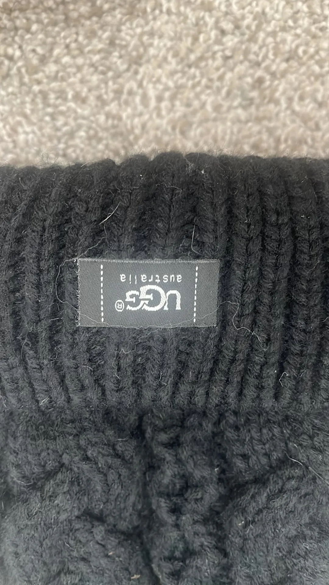 UGG  Beanie - Image 4