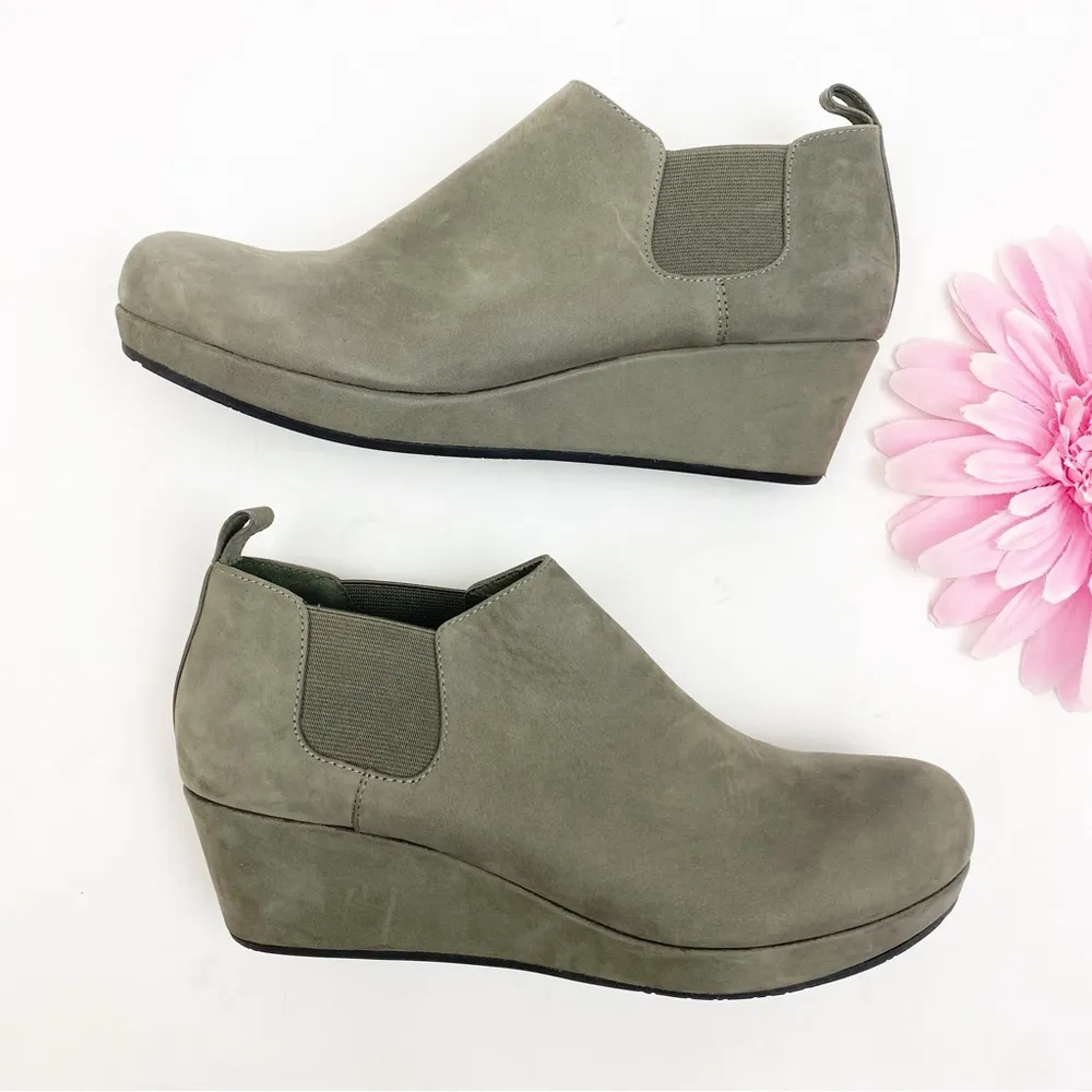 Yuliette Leather Wedge Chelsea Boots Booties: Taupe Grey - Image 7