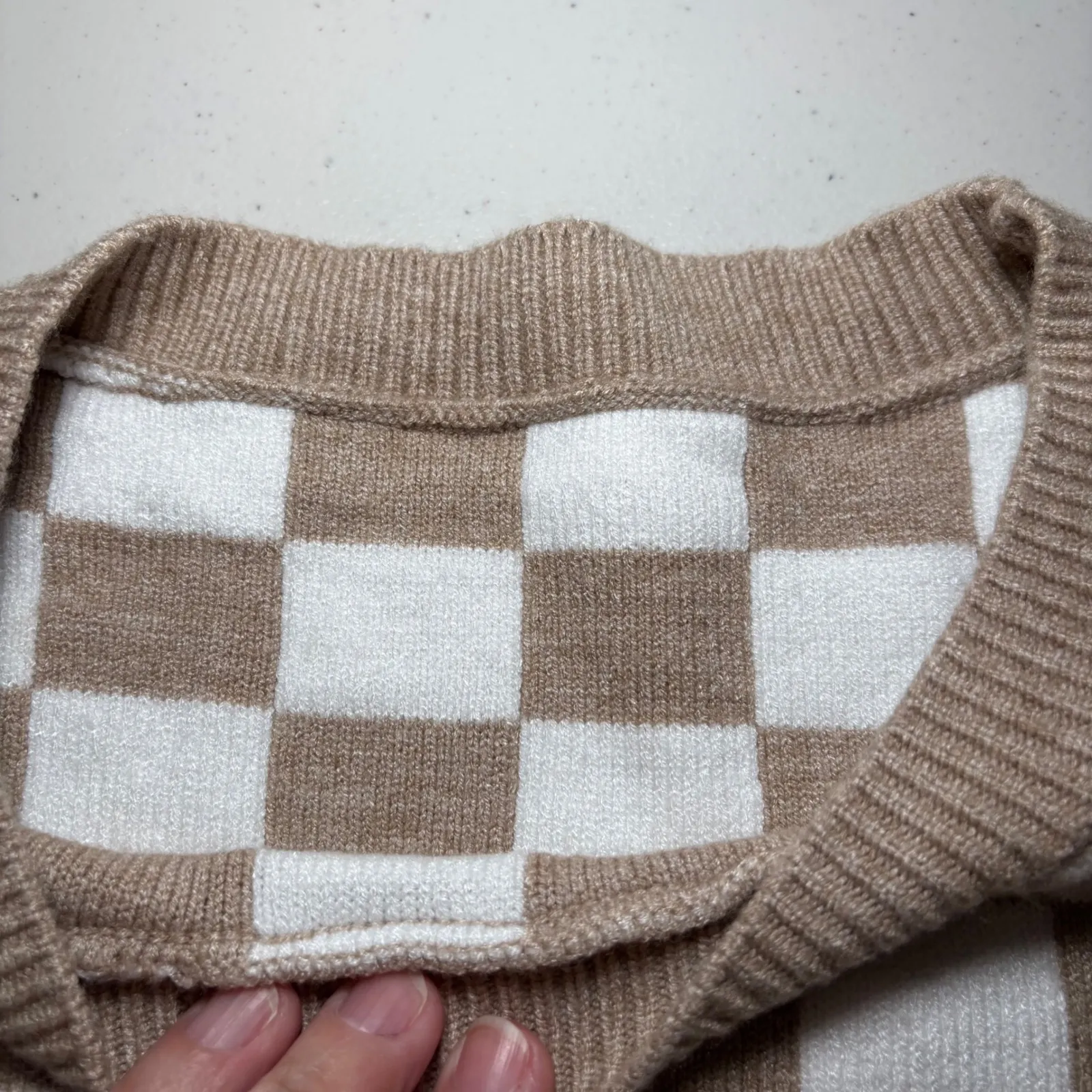 Checkerboard Beige White Print Drop Shoulder Round Neck Sweater Medium‎ Heavy - Image 9