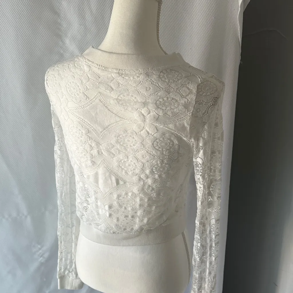 Elegant White Lace Women's Jacket - Image 4