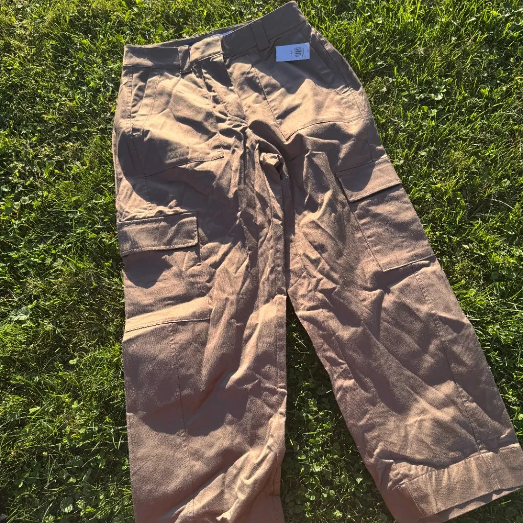 NWT Cargo Extra High Rise Pants - Image 4