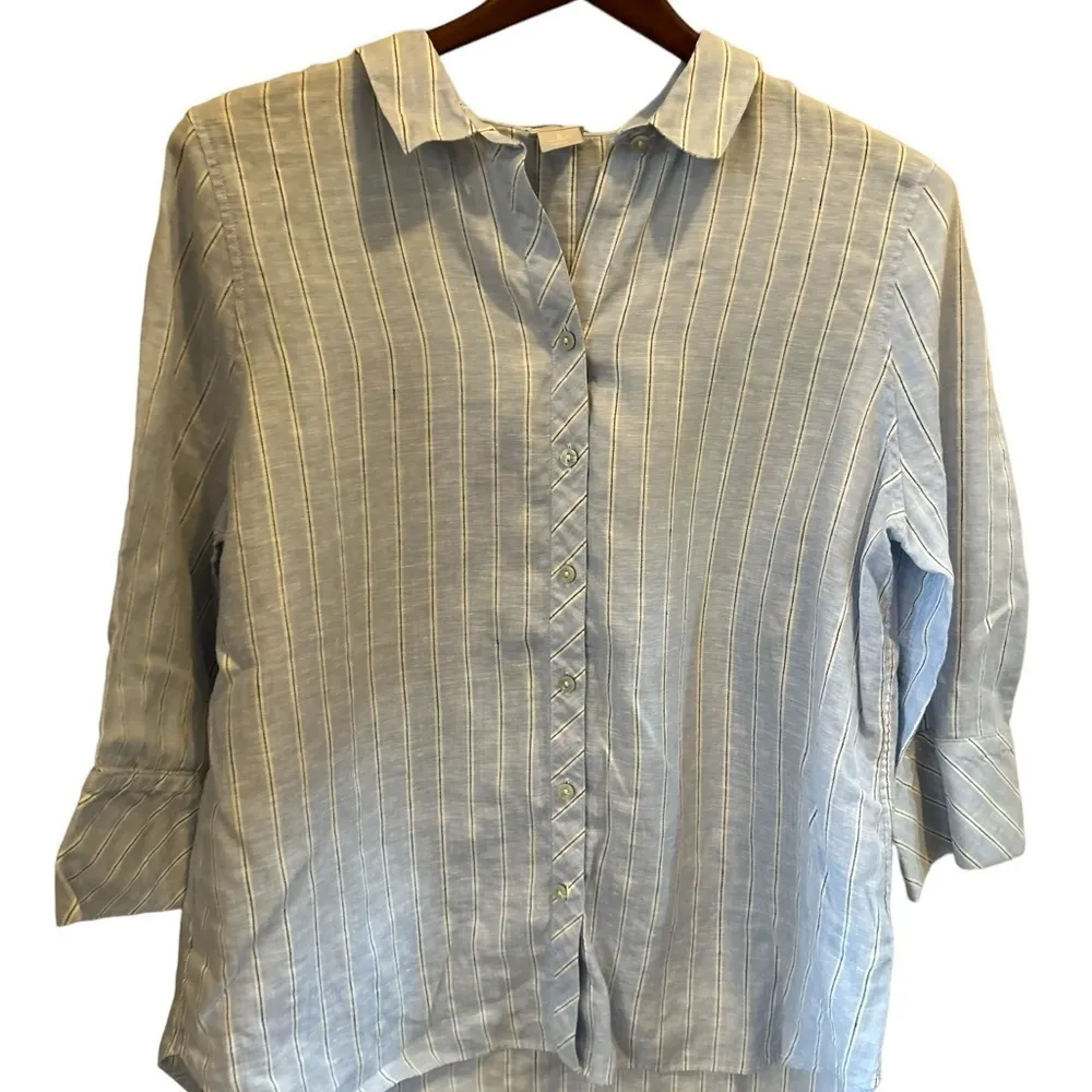 Chico’s coral no iron button front top‎ size 2 or L - Image 2