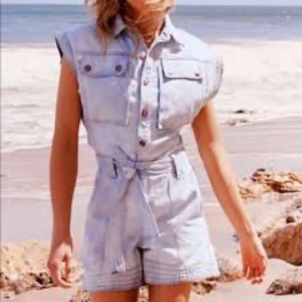 Happy X Nature Kate Hudson Denim Utility Romper Light Wash Tie‎ Waist Button Blue Size 4 - Image 4