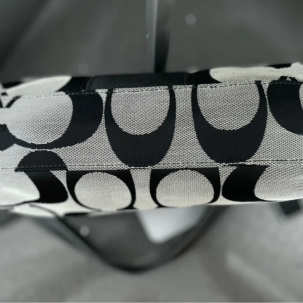 Coach Signature Shoulder Bag - Image 13