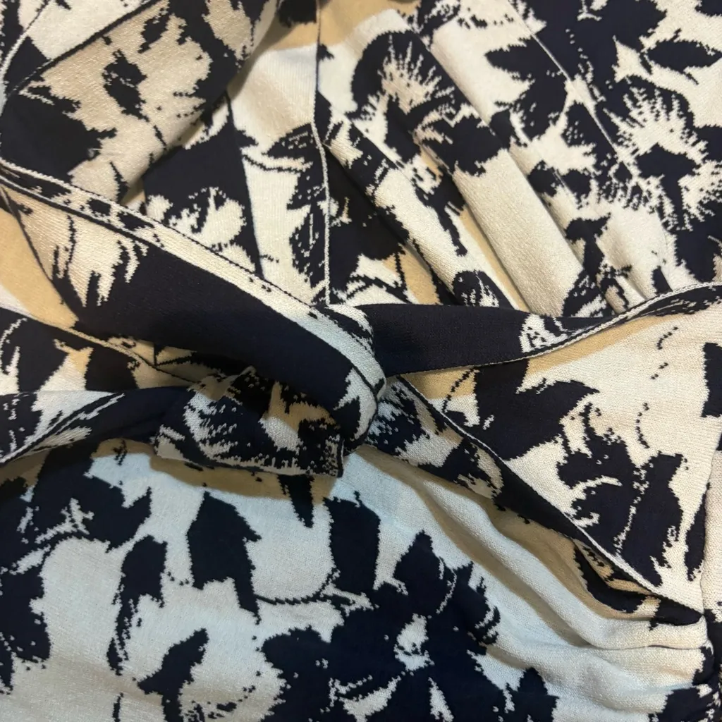 Club Monaco Japera wrap sweater bubble sleeves size S - Image 7