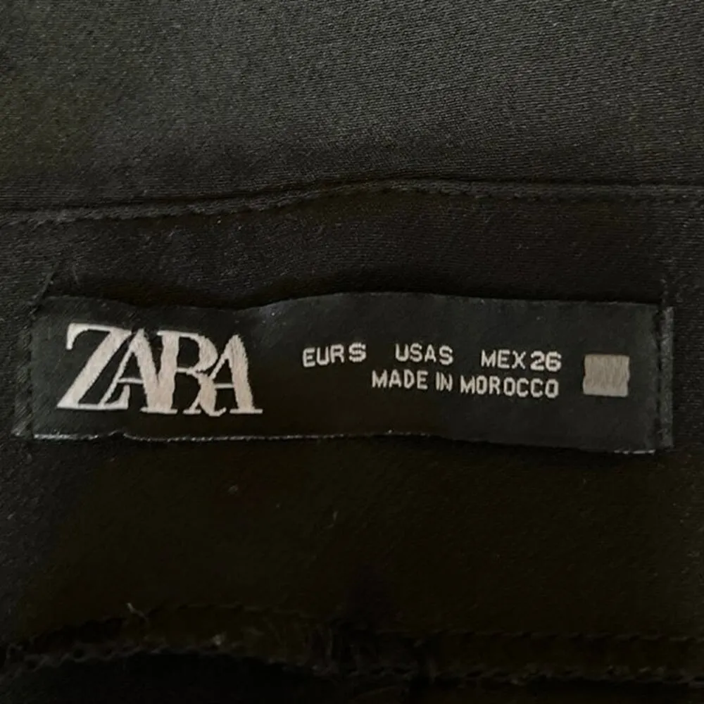 Zara Women's Black High Waisted Casual Buckle Zip Mini Shorts Skort Skirt Size S - Image 4