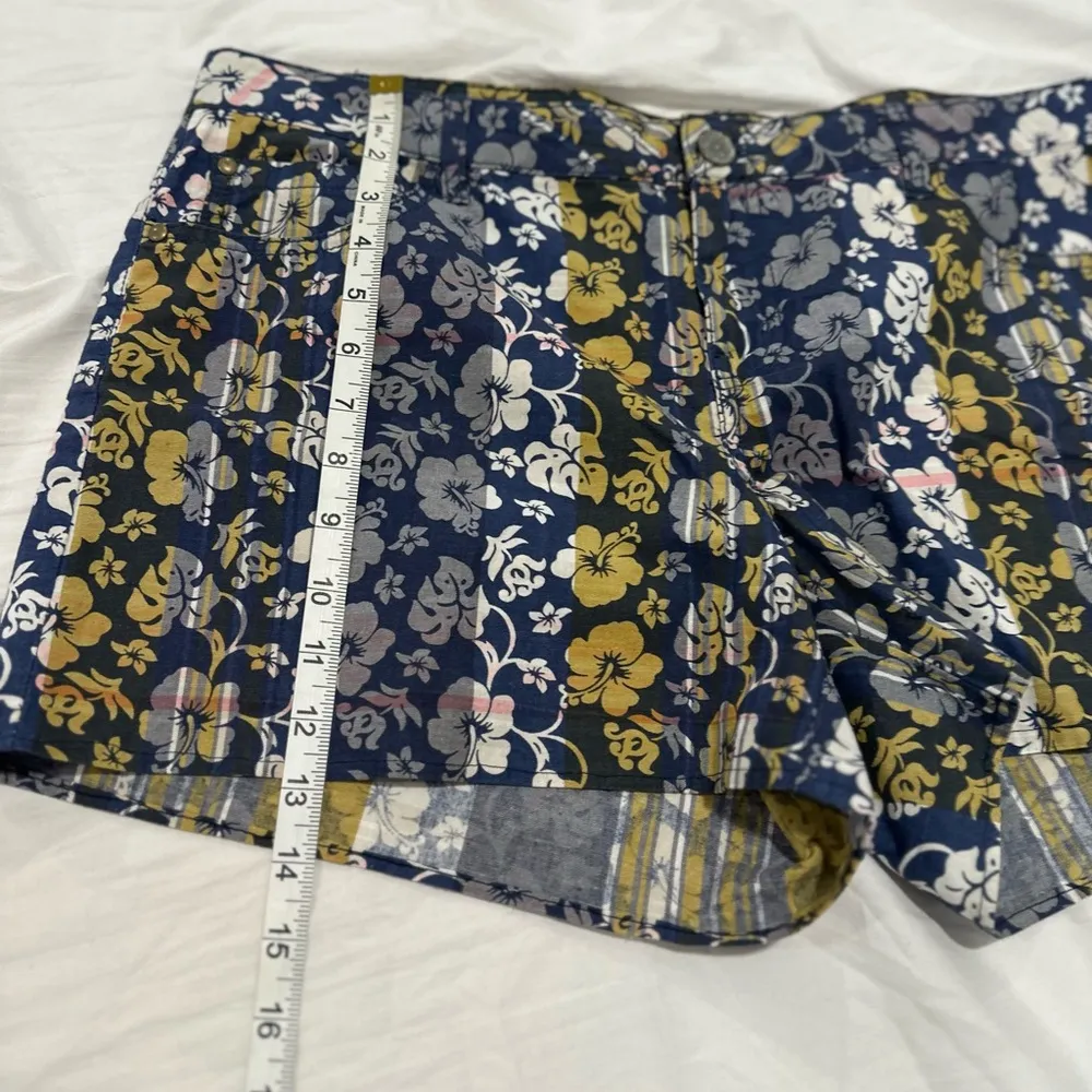 Inked & Faded Women Hawaiian Tropical Hibiscus Blue /Yellow/ Pink Floral Shorts. Size 16 - Image 4
