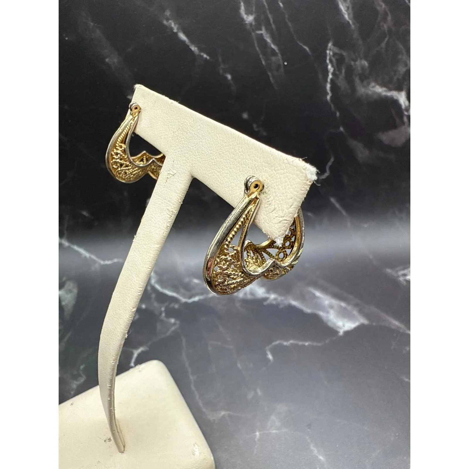 Vintage Gold Tone Sublime Filigree Effect Earrings 1in - Image 3