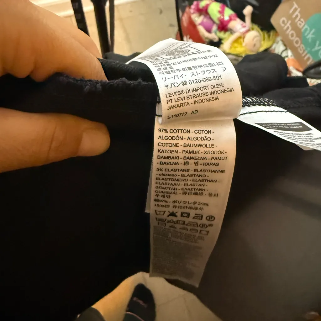 Nwt Levi’s Black Denim Classic Trucker Jacket - Image 4