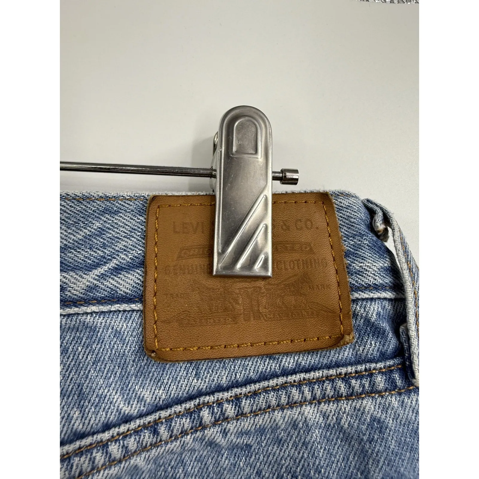 Levi's Jeans Womens 26 Light Wash Wedgie Fit High‎ Rise Distressed Ripped Denim - Image 3