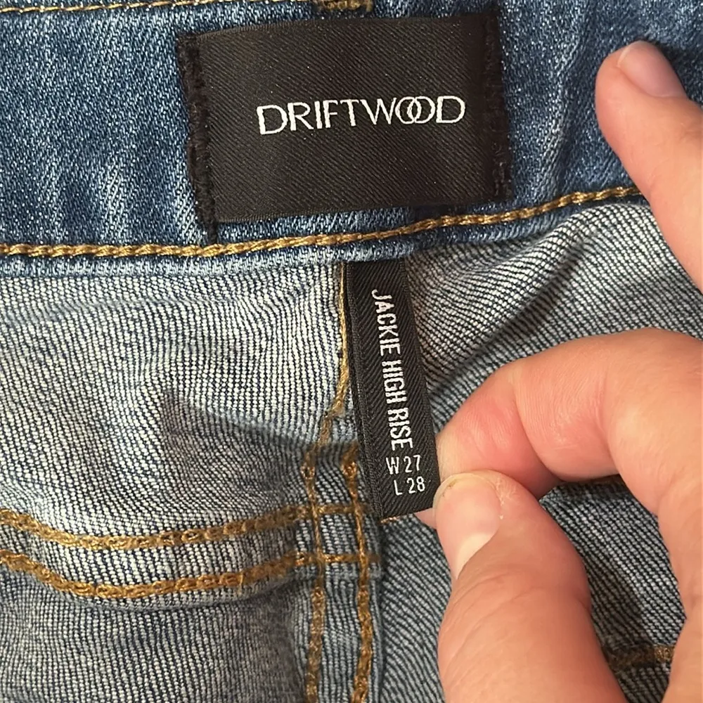 DRIFTWOOD Women’s Jackie High Rise Ankle Cropped Jeans Floral Embroidery size 27 - Image 9