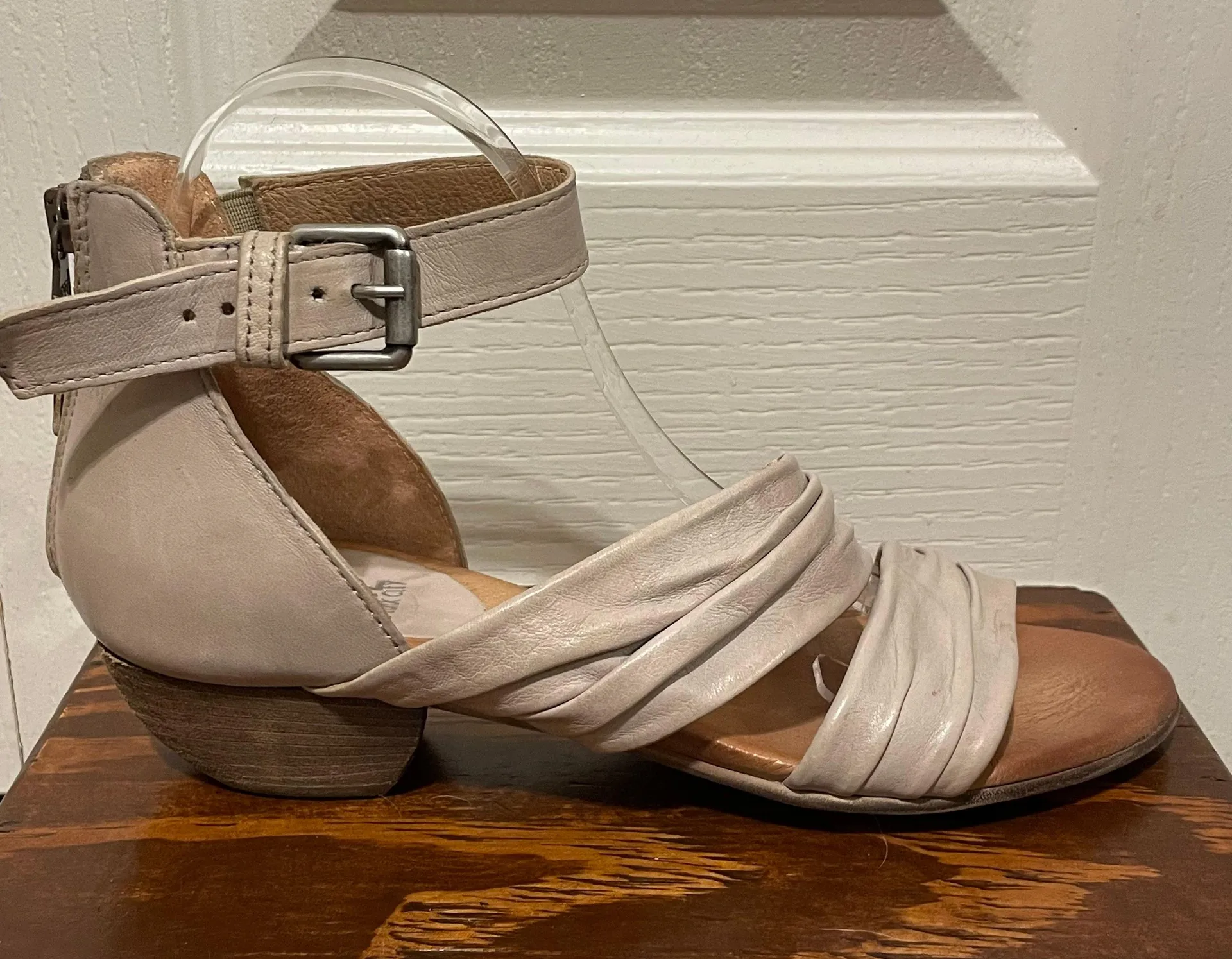 NYC Leather Heeled Cassie Sandals Ivory Cream EU 38 US 7.5-8 - Image 2