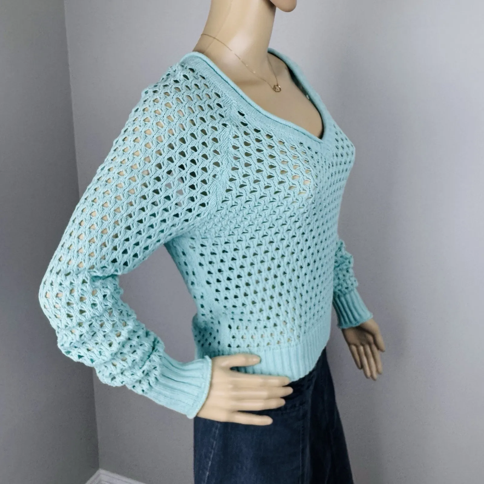 Buffalo David Bitton Women's Sz M Turquoise Cropped Knit Sweater Cutout Back - Image 10