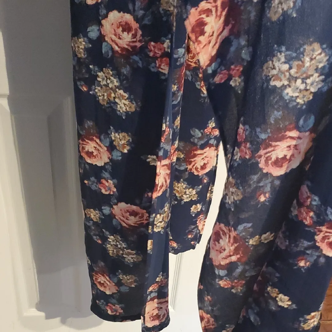 LuLaRoe Joy Floral Open Front Vest - Image 4