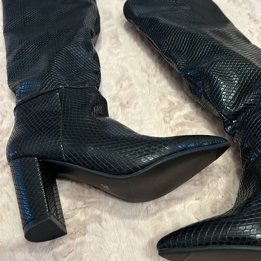 Size 34 Boots Black - Image 3