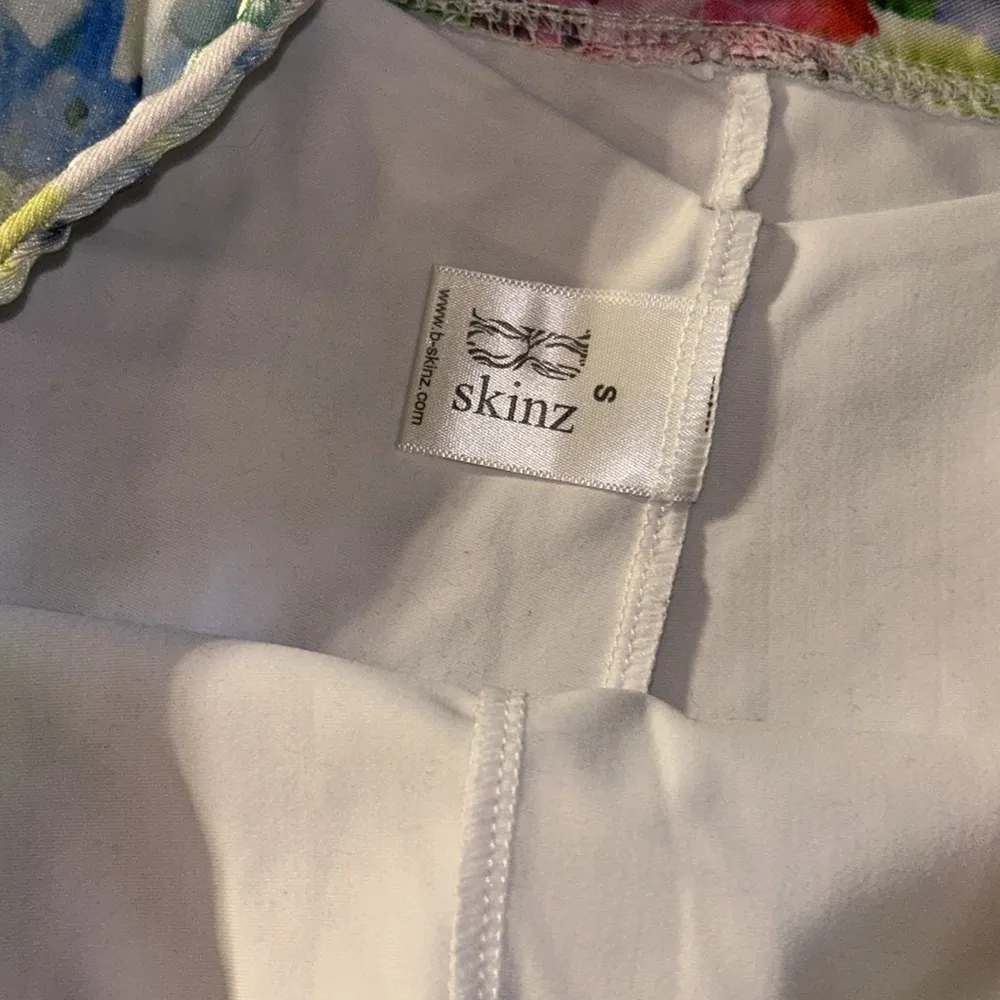Skinz Size S Floral Skort Pink - Image 7