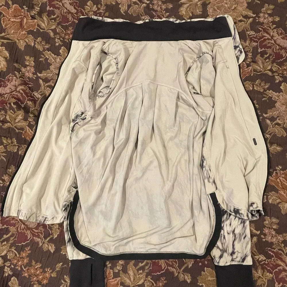 Lululemon Bring Back the Track Jacket size 6 Granite Tan Black - Image 4