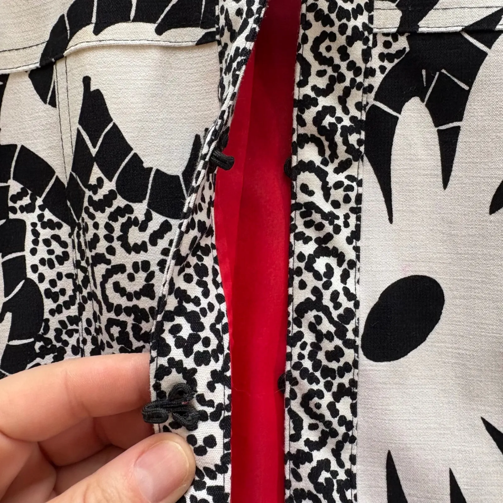 Chico's Jacket Black White Floral‎ Red Trim Mandarin Collar Women's Size 2 - Image 4