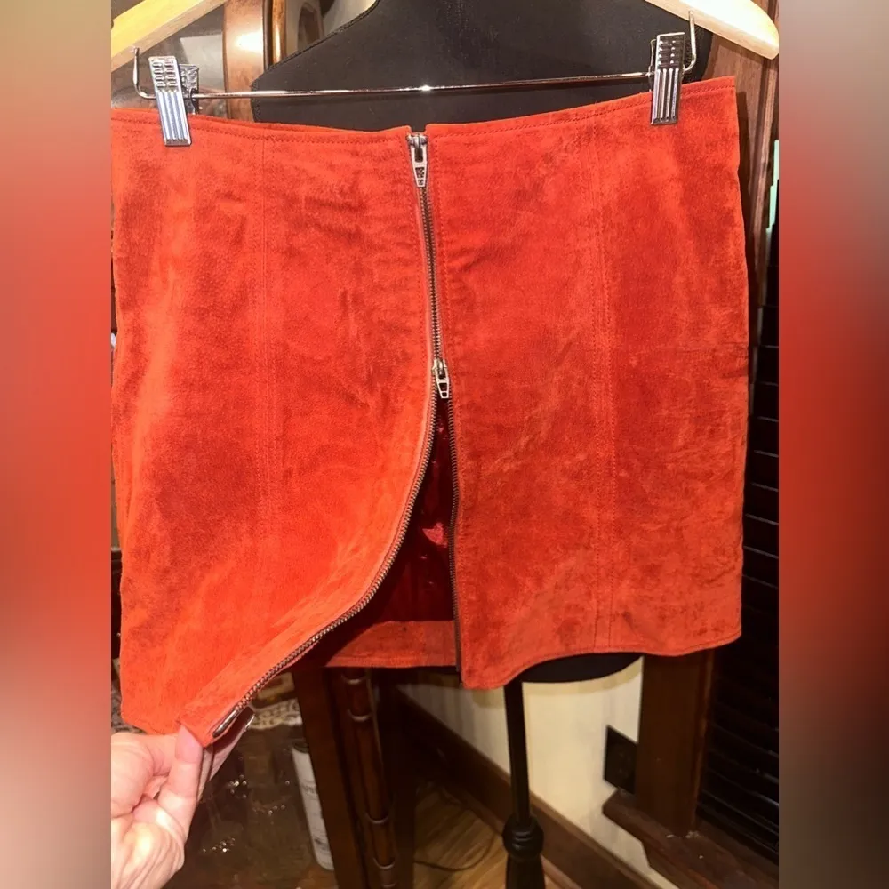 EUC BlankNyc Womens Orange Suede Mini Skirt side sipper going up or down SZ 29 - Image 5
