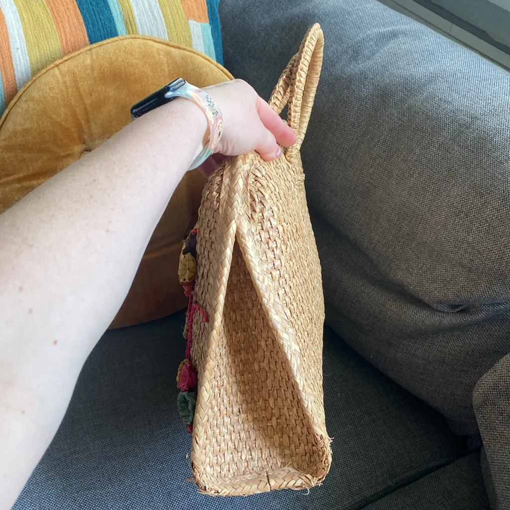 VINTAGE Handmade Straw Wicker Tote Market Basket Floral Woven Multicolor Tiki Brown - Image 7