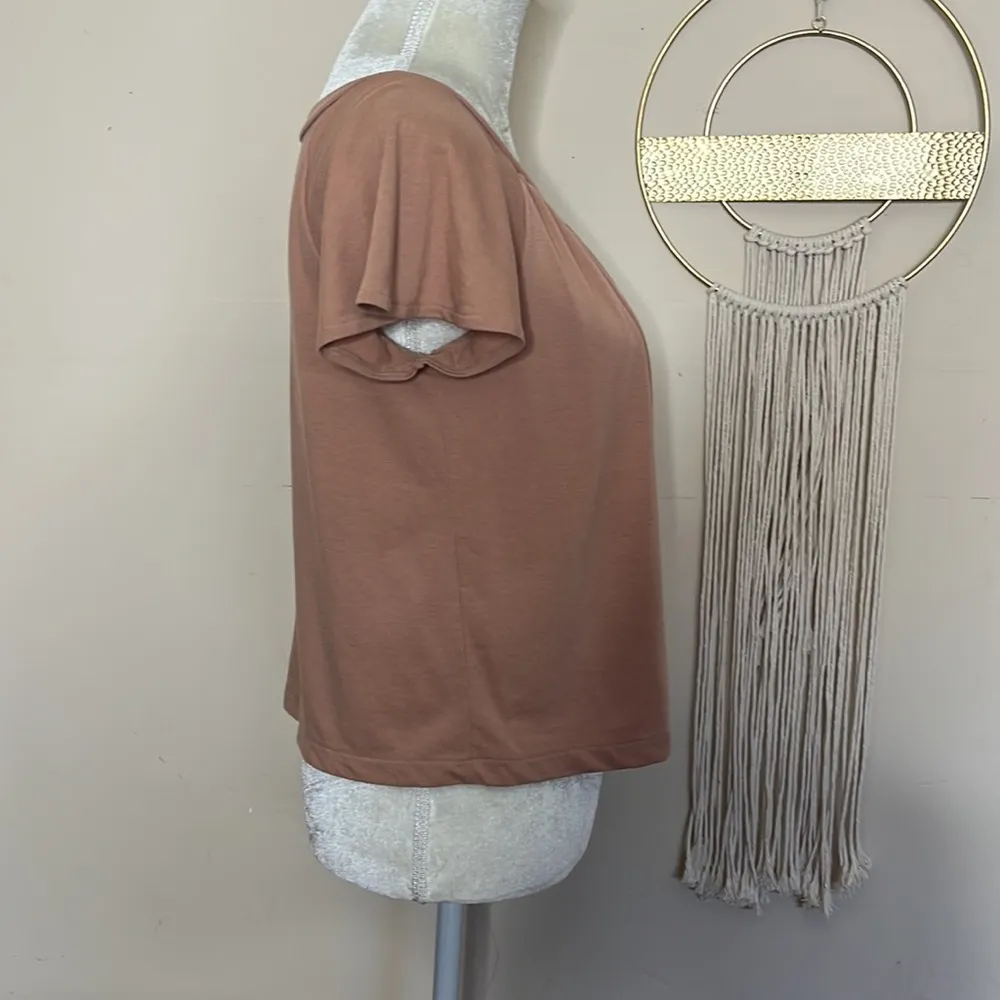 Uniqlo • casual stretchy tee - Image 66