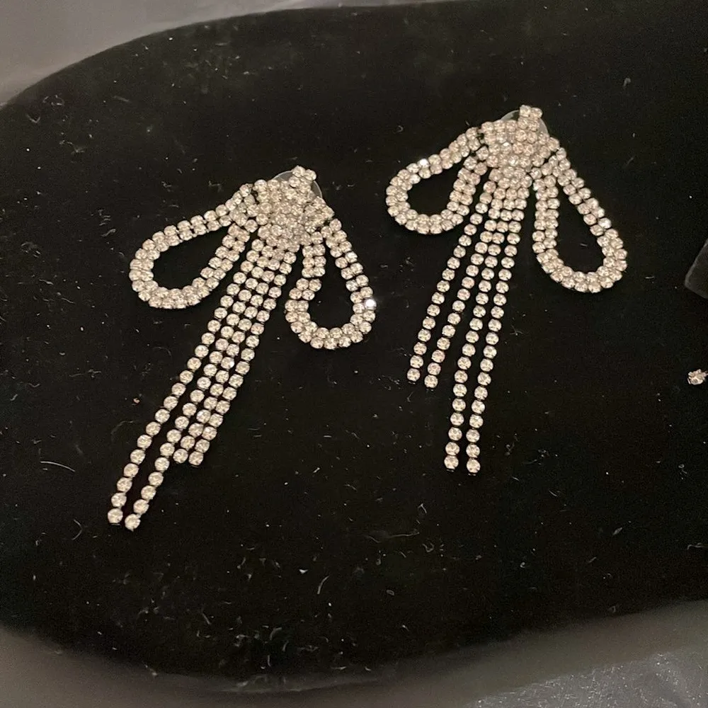 Rhinestone Bow Earrings and Bracelet matching Set Gray - Image 2