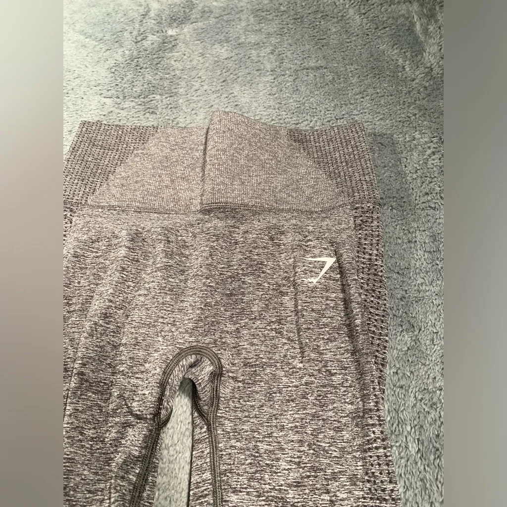 Gymshark gray leggings with pocket - Image 2