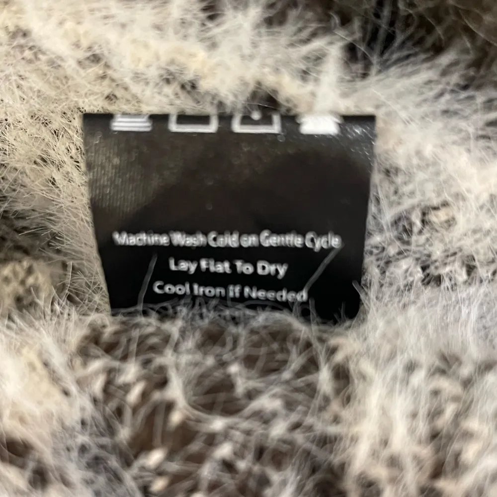 POL Black and White Leopard V-Neck Sweater Size Medium - Image 13