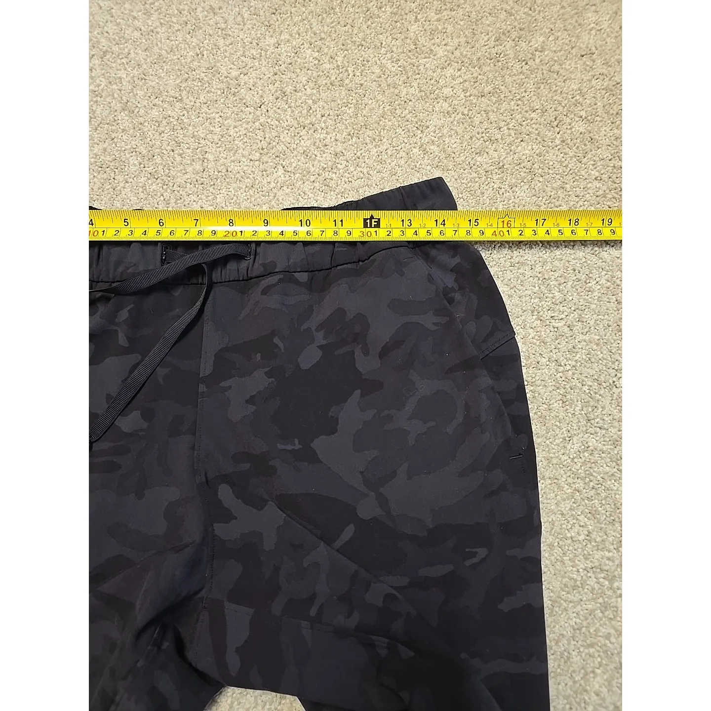 Lululemon On The‎ Fly Pant 28" Size 6 Black Camo Athletic Stretch Casual - Image 7