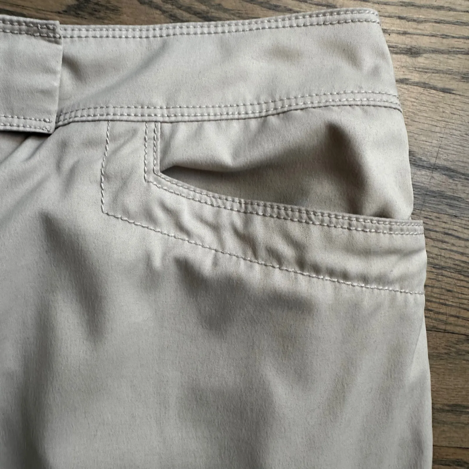 Tail Women's Golf Cropped Pants Beige Stretch Casual Athleisure Size 4 Tan - Image 2