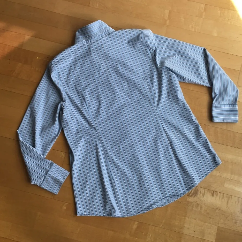 J Jill Striped Button Up V-Neck Lightweight Shirt, Light Blue, White, Size L - Image 15