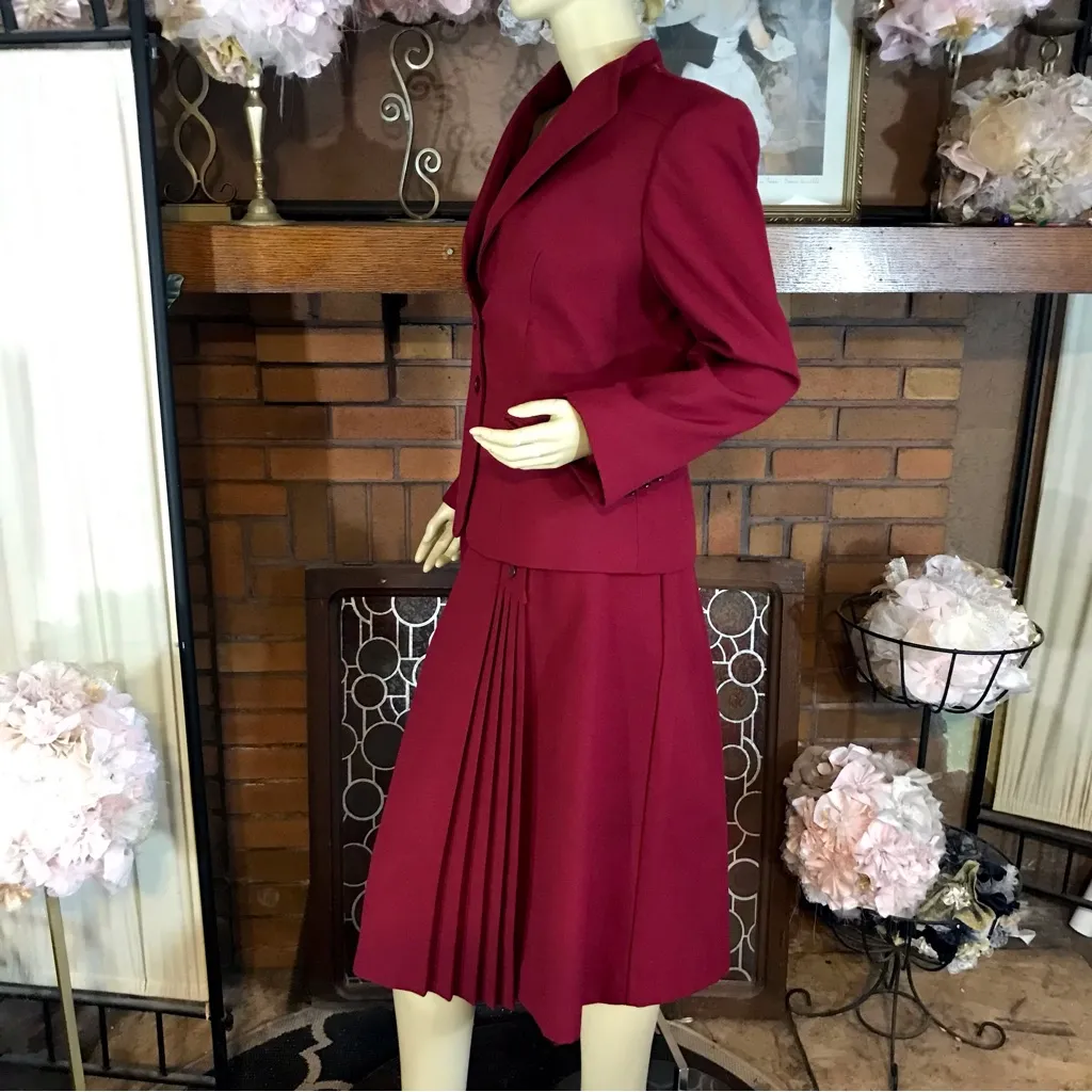 VINTAGE CIRCA 1970'S VILLAGIO SPORT RED SKIRT & BLAZER SUIT (14) - Image 3