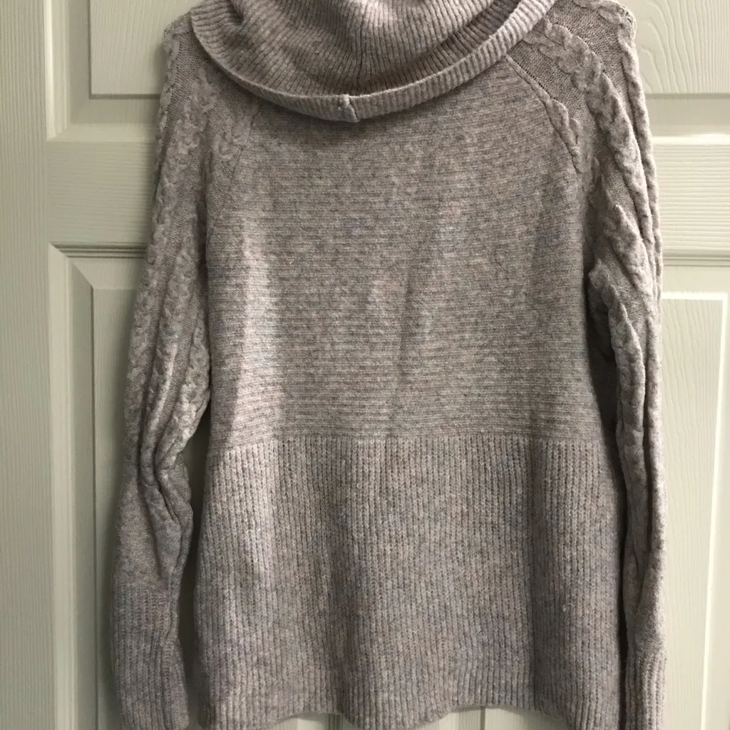 Liz Claiborne Cable Cowl Neck Pullover Sweater - M - Image 2