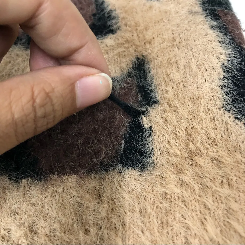 Pink Lily Animal Print Cold Shoulder Sweater womens Large very soft cheetah - Image 11